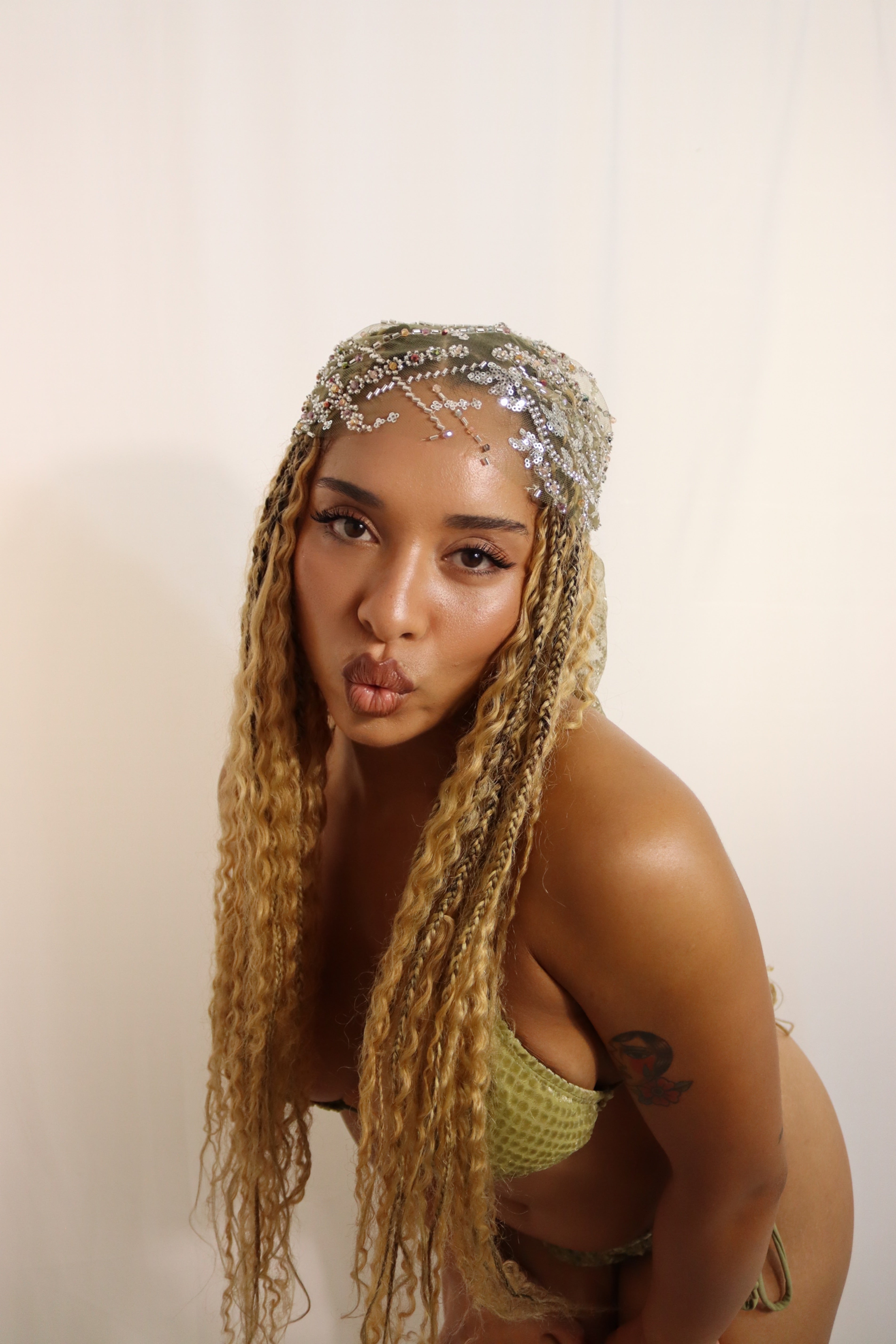 Malibu Glow - SCAPRA - KHAKI